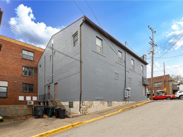 House for sale in Springdale, Pennsylvania
