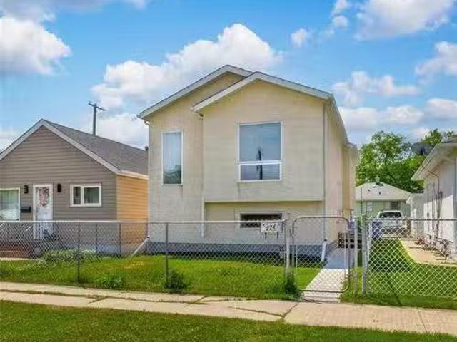 House for sale in East St. Paul, Manitoba