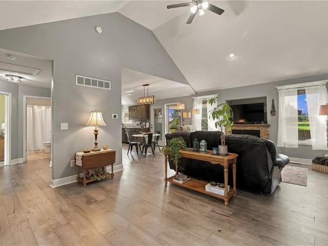 House for sale in Jackson Heights, Tonganoxie