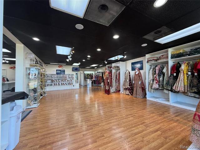Commercial for sale in Warren