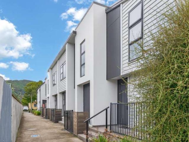 Townhouse for sale in Days Bay, Wellington