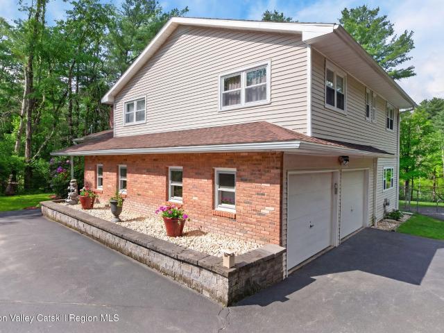 House for sale in Hannacroix, New York