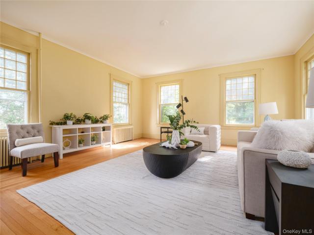 House for sale in Seebay, Town of Southold