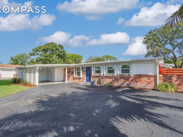 House for sale in Lake Park