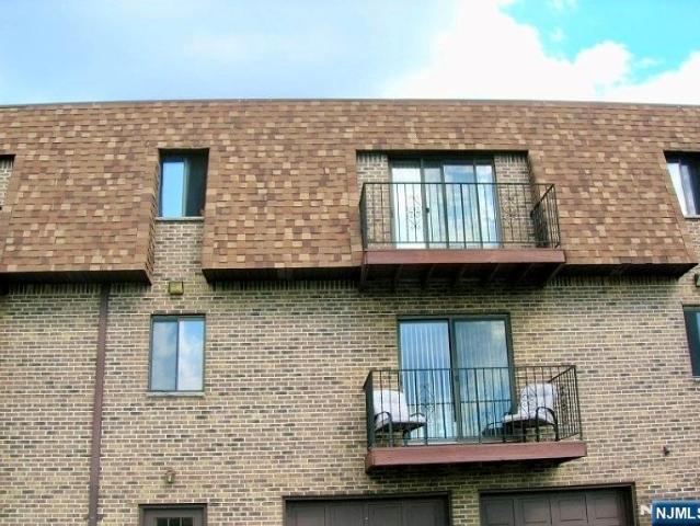 Condo for sale in Lyndhurst, New Jersey