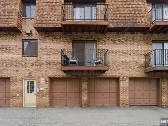 Condo for sale in Lyndhurst, New Jersey