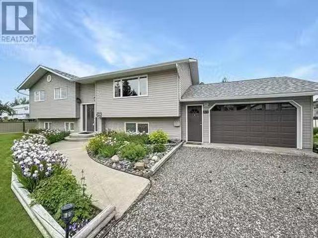House for sale in 100 Mile House, British Columbia