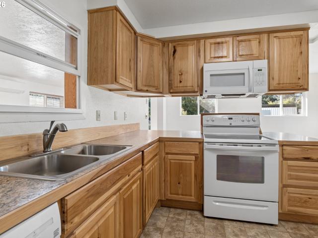 House for sale in Creswell, Lane County