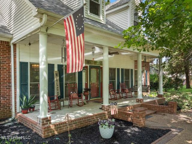 House for sale in Nesbit, Mississippi