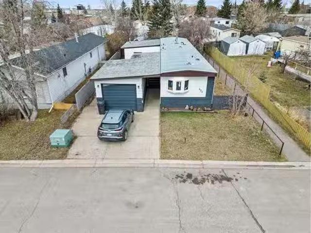 House for sale in Strathmore, Alberta