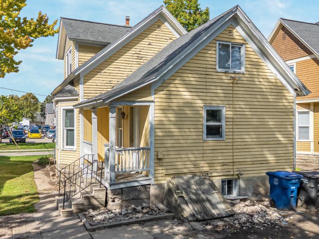 House for sale in Oshkosh, Winnebago County