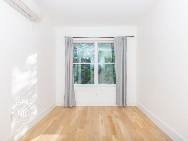 Room for rent in Arverne, New York