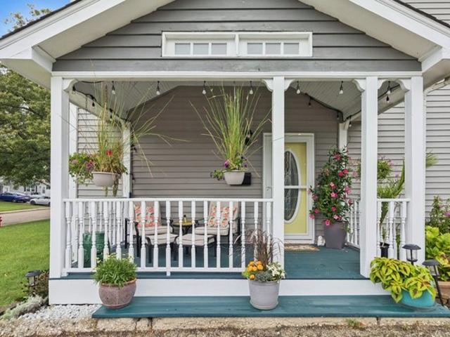 House for sale in Carpentersville, Illinois