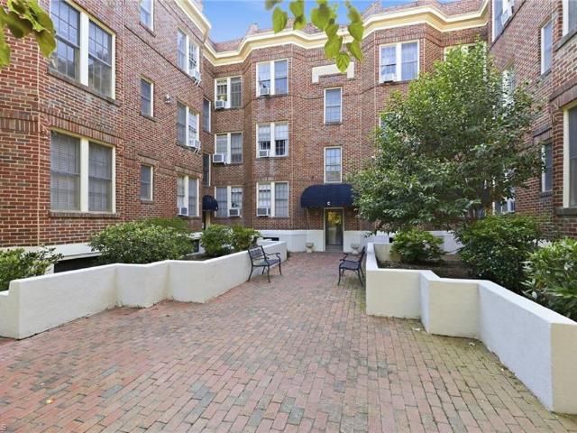 Condo for sale in Guilford, North Carolina