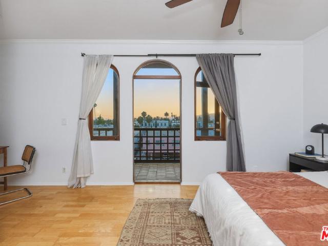 Condo for sale in Hollywood, Los Angeles