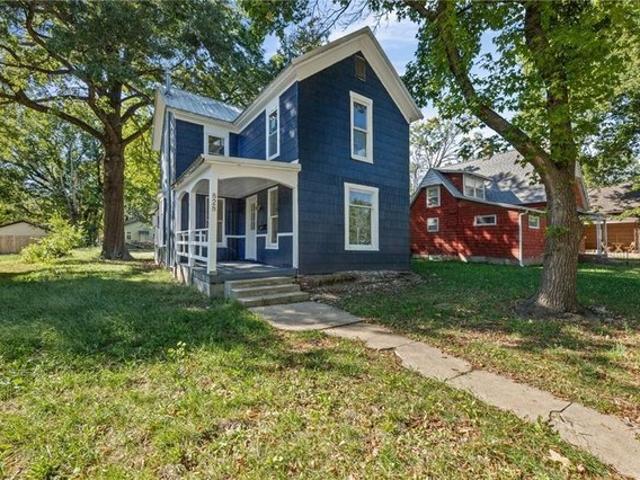 House for sale in Iola, Allen County