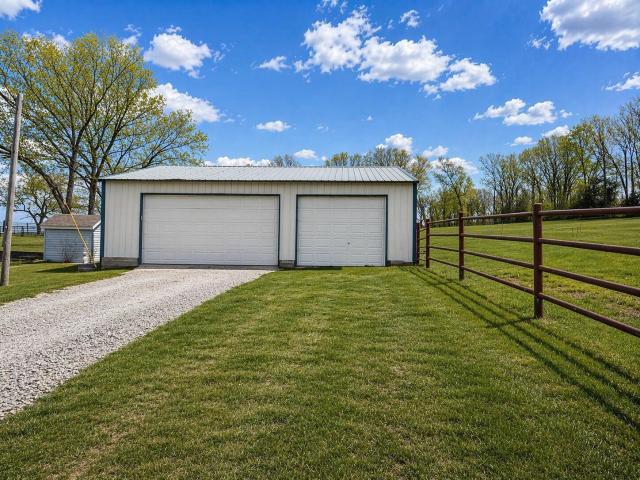 Farm for sale in Mountain Grove, Missouri