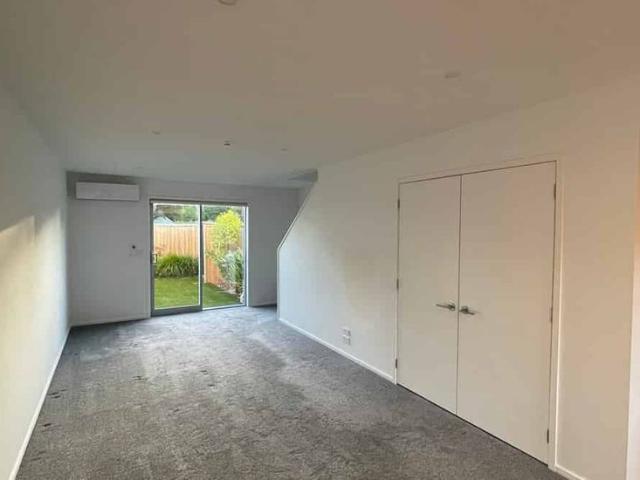 Townhouse for rent in Heathcote, Canterbury