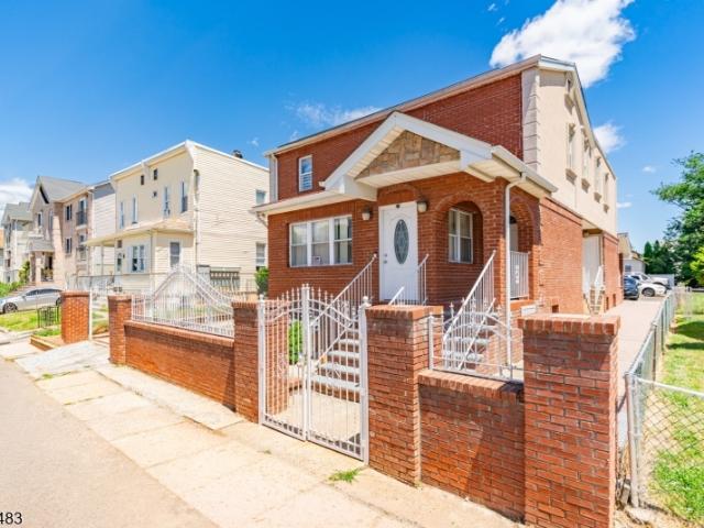 House for sale in Elizabeth, New Jersey