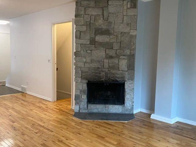 Townhouse for rent in Coach Hill, Calgary