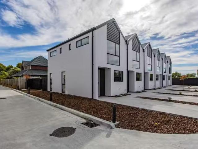 House for sale in Chaslands, Canterbury