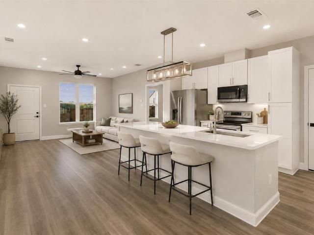 Townhouse for sale in Grand Prairie, Texas