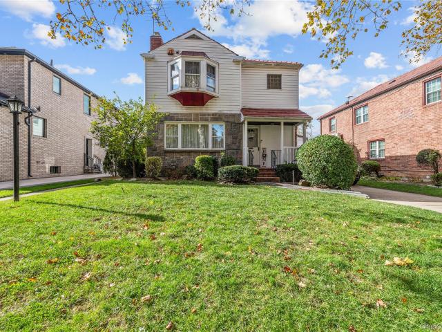 House for sale in Queens, Arverne