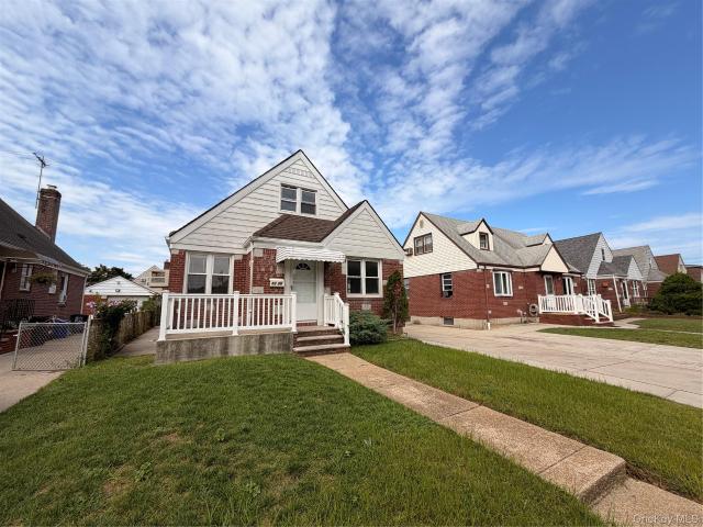 House for sale in Queens, Nassau