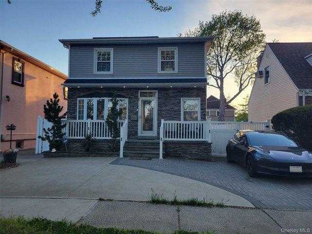 House for sale in Queens, Arverne