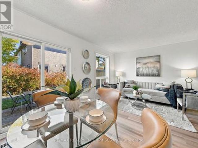 Townhouse for sale in Central Erin Mills, Mississauga