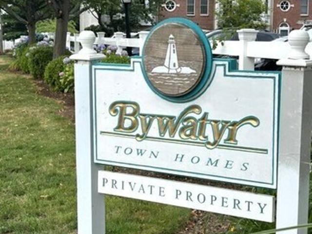 Townhouse for sale in Bridgeport, Connecticut