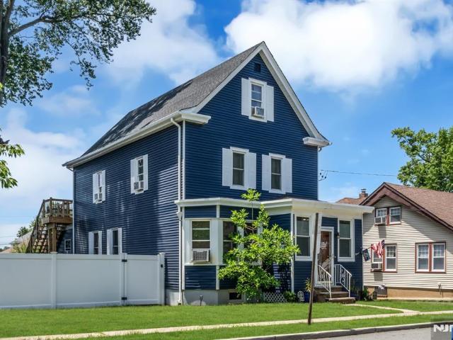 House for sale in Elmwood Park, New Jersey