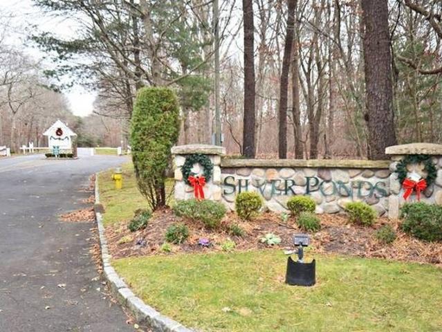 Townhouse for sale in Centereach, New York