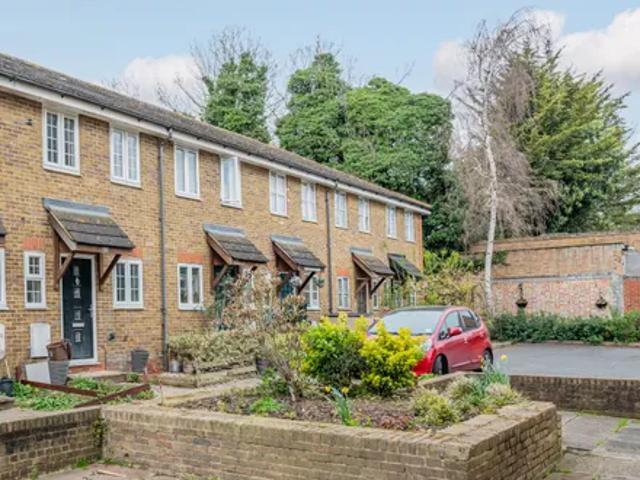 House for rent in Southfields, Greater London