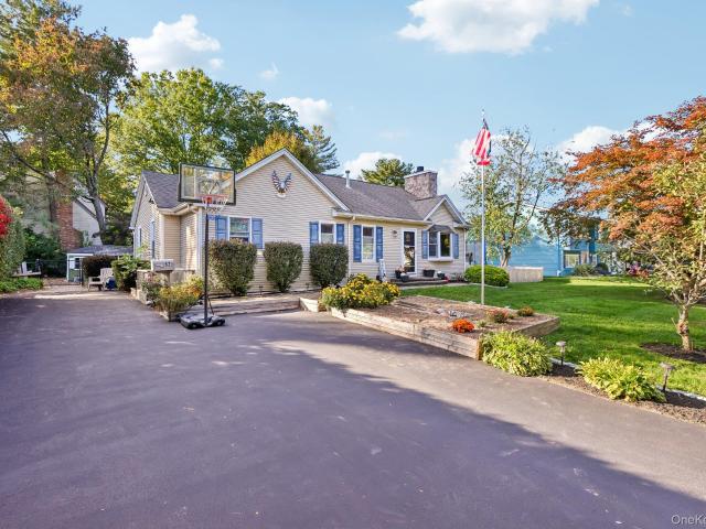House for sale in Rockland Lake, Congers