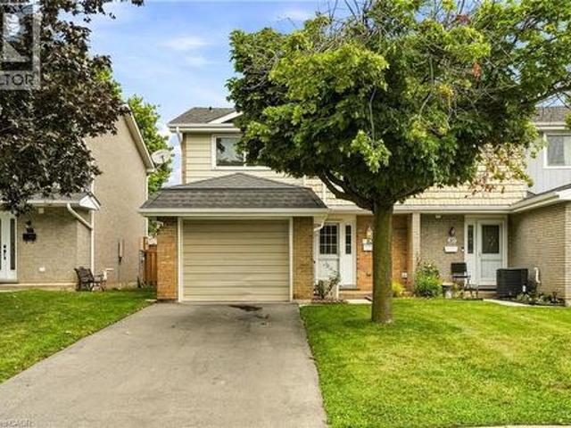 Townhouse for sale in Ancaster, Ontario