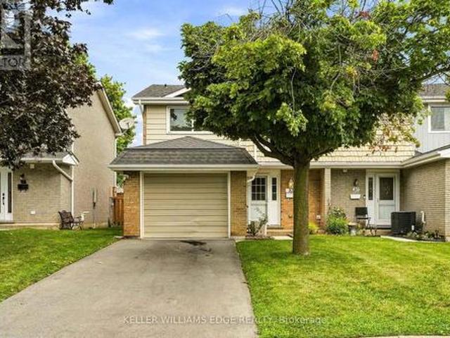 Townhouse for sale in Ancaster, Ontario