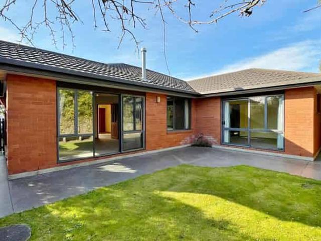 House for rent in Chaslands, Canterbury