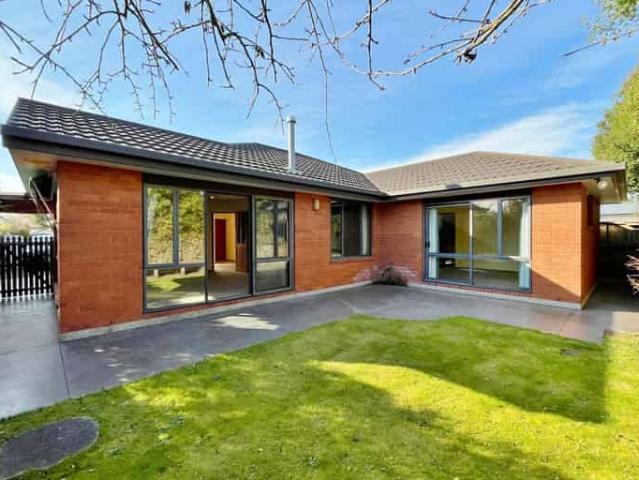 House for rent in Chaslands, Canterbury