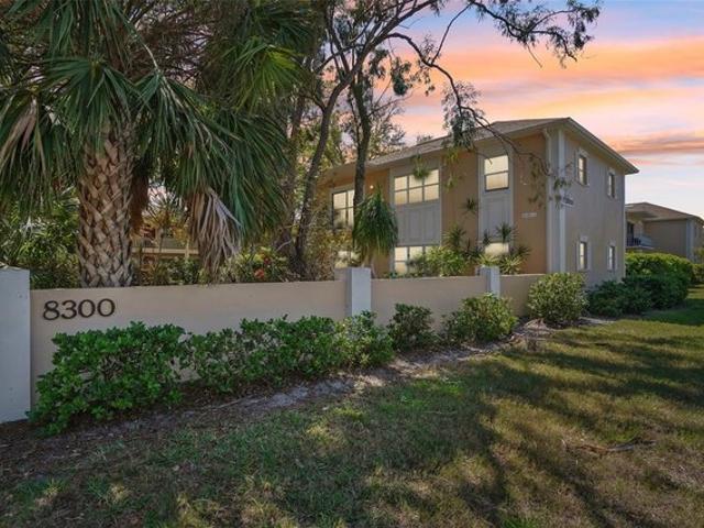Condo for sale in Seminole, Florida