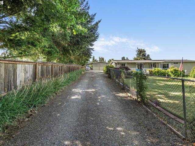 House for sale in Creswell