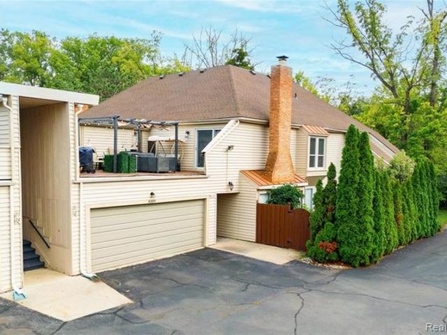 Condo for sale in Grosse Ile, Michigan