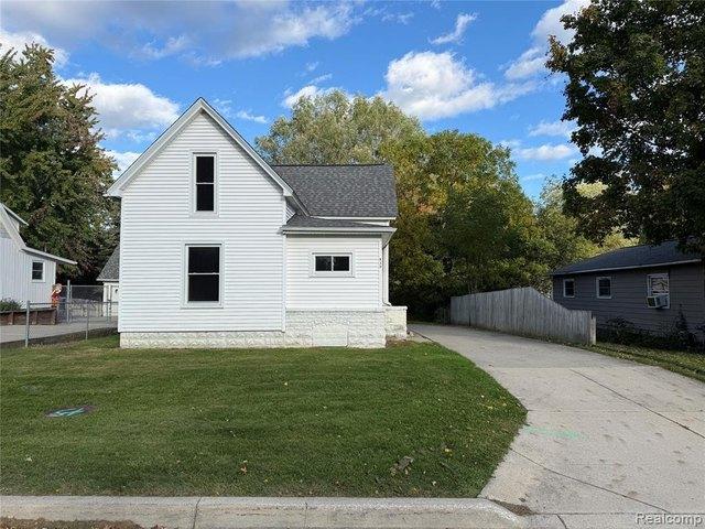 House for sale in Lapeer, Lapeer County