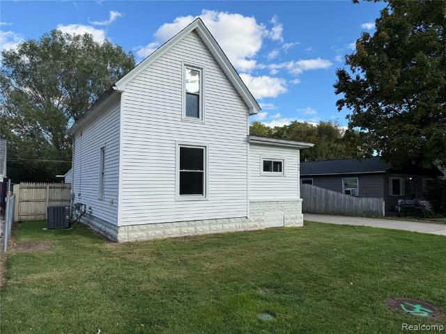 House for sale in Lapeer, Lapeer County