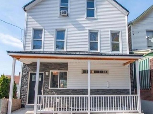House for sale in Otto, Glassport