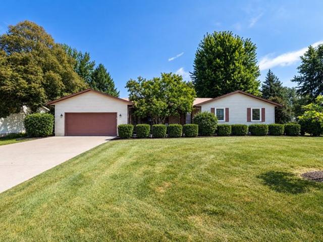 House for sale in Country Manor, Geneseo