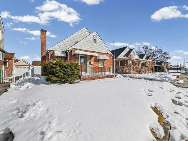 House for sale in Queens, Arverne