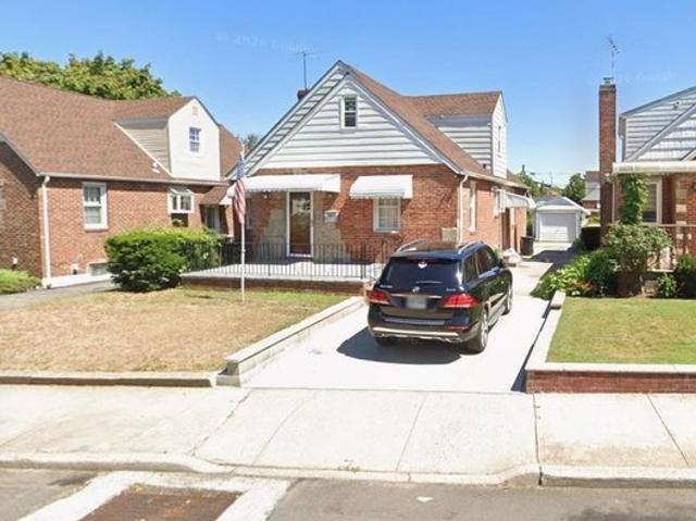 House for sale in Queens, Arverne