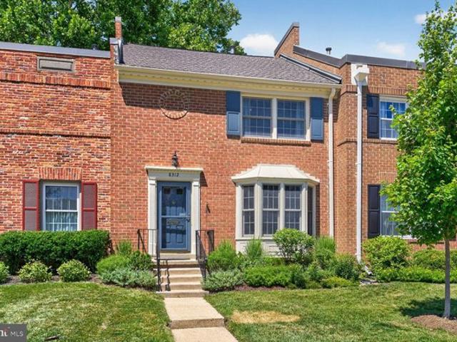 Townhouse for sale in Virginia