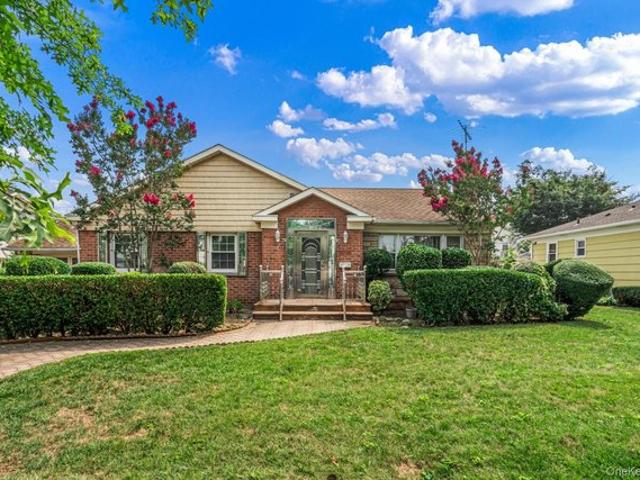 House for sale in Queens, Arverne